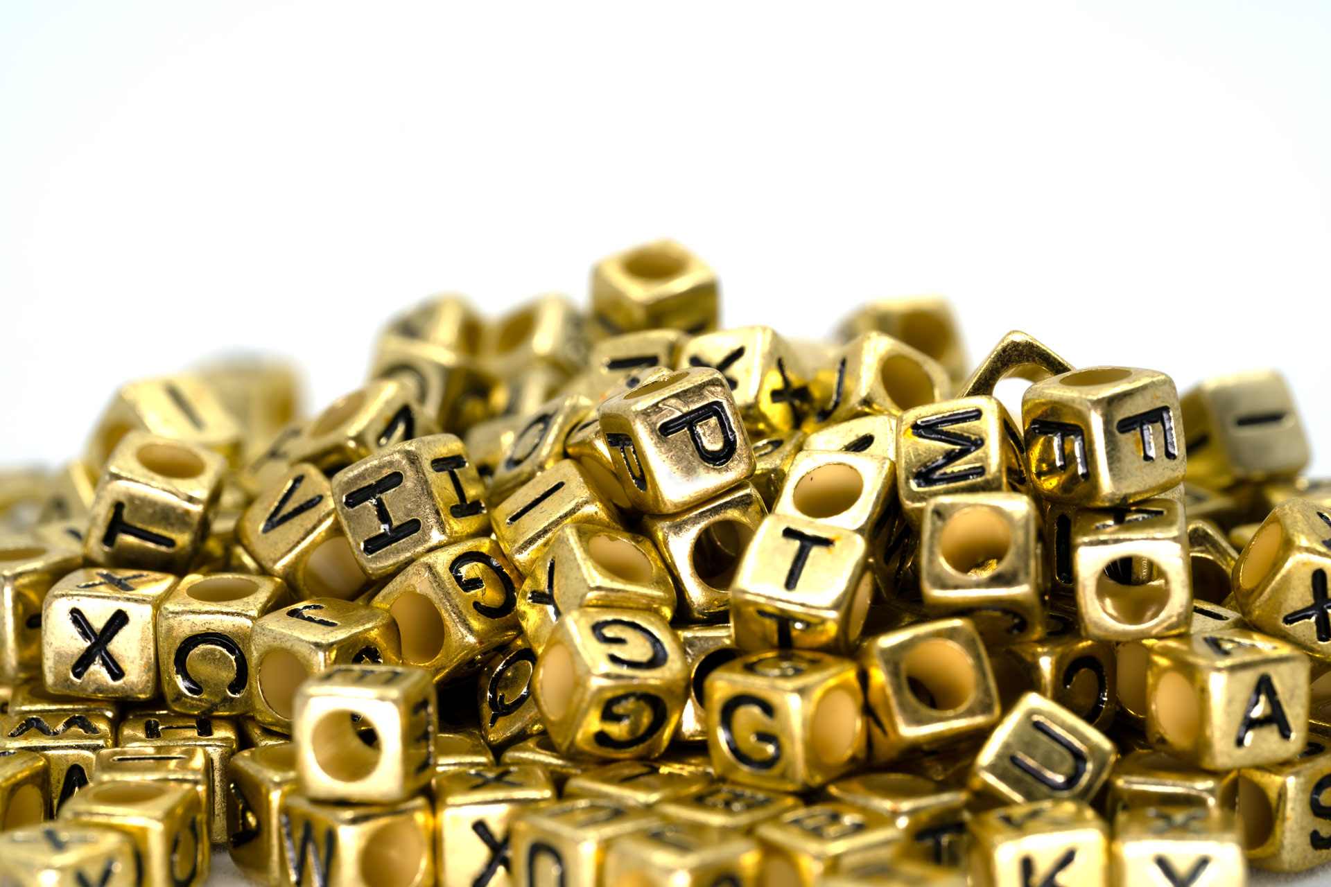 Buchstaben Gold 6x6mm 300 Stück